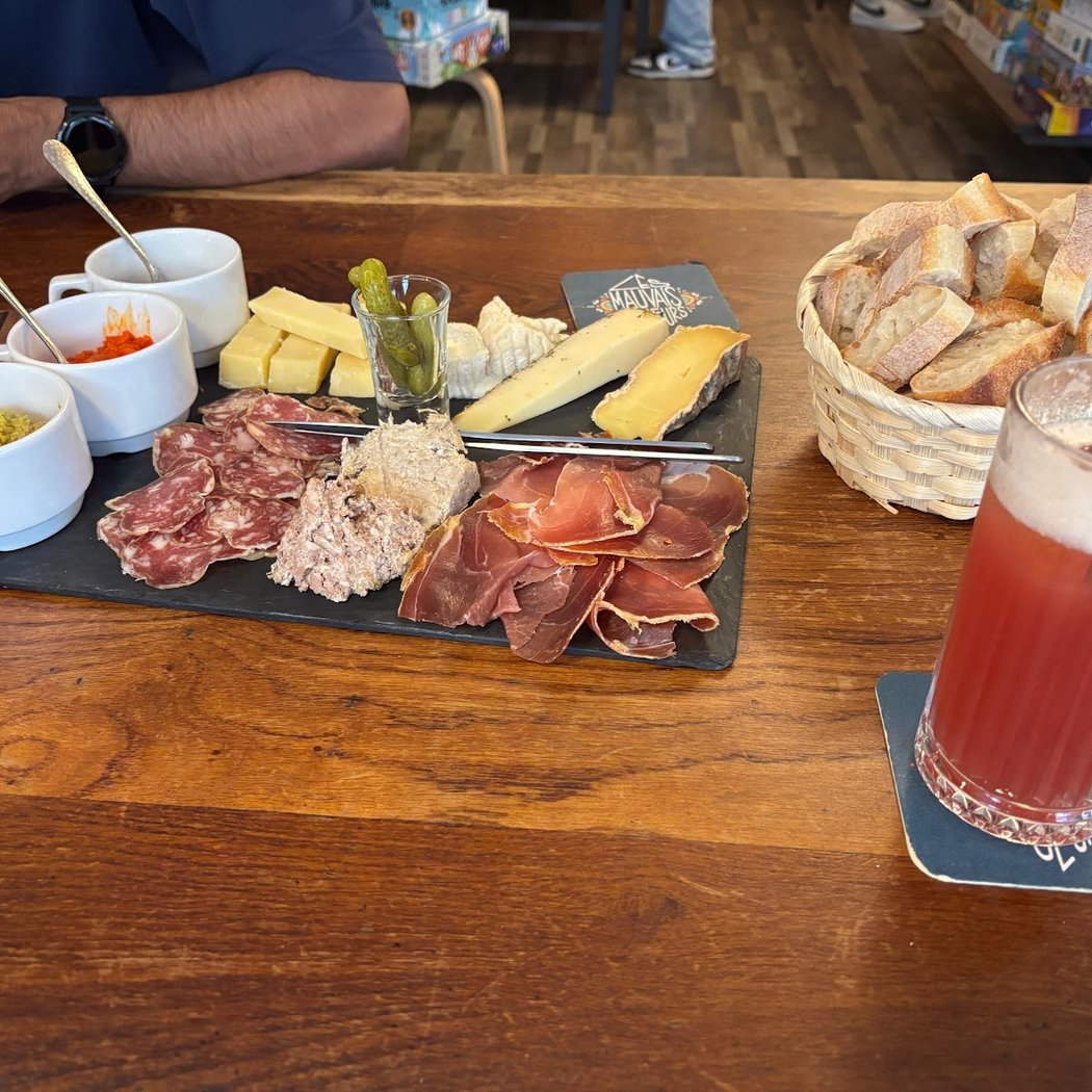 Les Mauvais Joueurs Bastille, bar à jeux Paris 11 3
